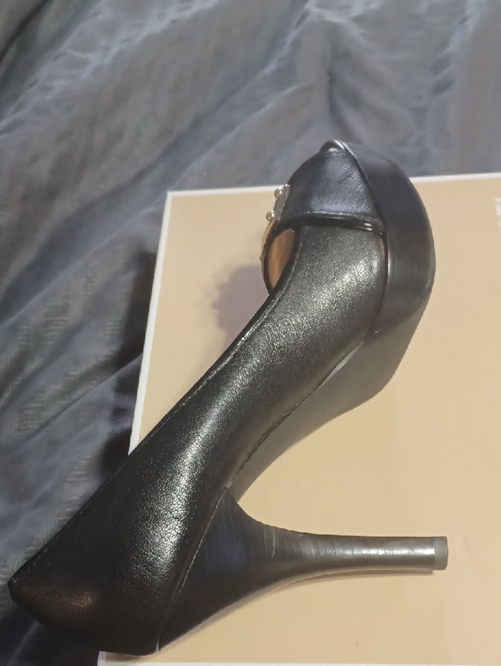 Michael Michael Kors peep toe pumps. - Picture 6 of 6